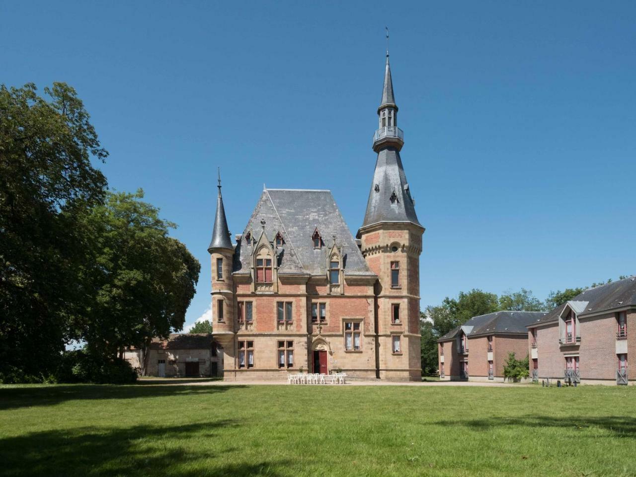 Chateau De Petit Bois Cosne-d'Allier Exterior photo
